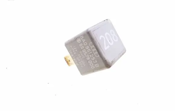 Volkswagen PASSAT B5 Other relay 8A0951253B