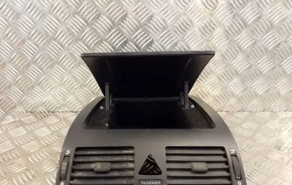 Volkswagen Touran I Glove box 251030347 315360100 315360000
