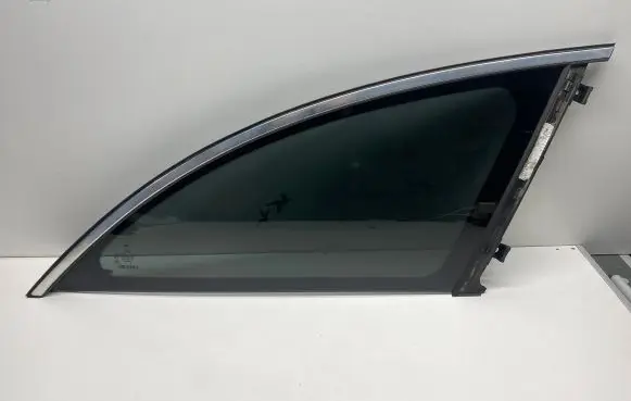 Mercedes-Benz R W251 Rear side window A2516700750