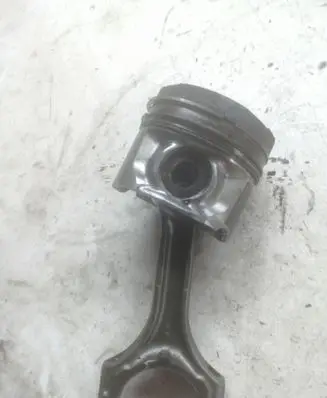 Toyota Corolla Verso AR10 Piston with connecting rod