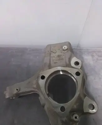Chevrolet Corvette Front wheel hub spindle knuckle 84506878