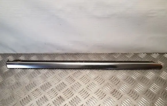 Mercedes-Benz R W251 Rear side glass trim 2516905180