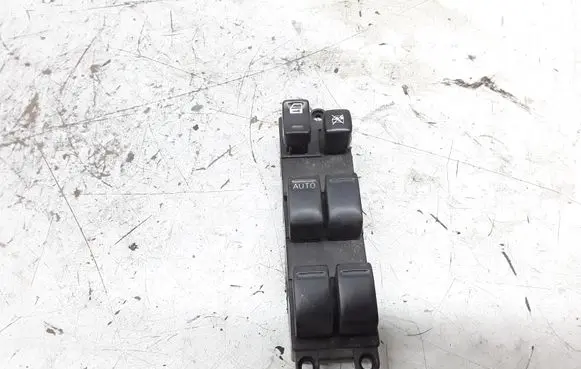 Nissan Almera N16 Electric window control switch