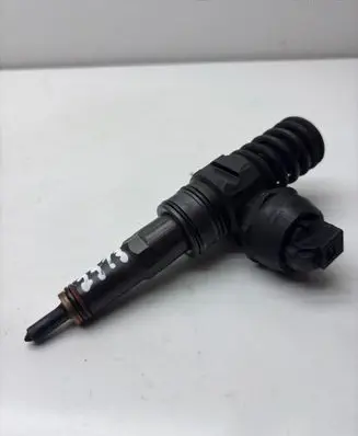 Volkswagen Golf V Fuel injector 038130073BQ
