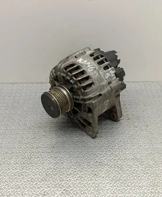 Renault Kangoo II Generator/alternator 231004554R 2612716A 013200959