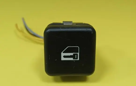 BMW 5 E39 Central locking switch button 8360828