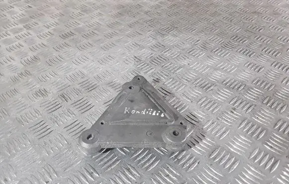 Opel Zafira C A/C compressor mount bracket 55567289 365926901