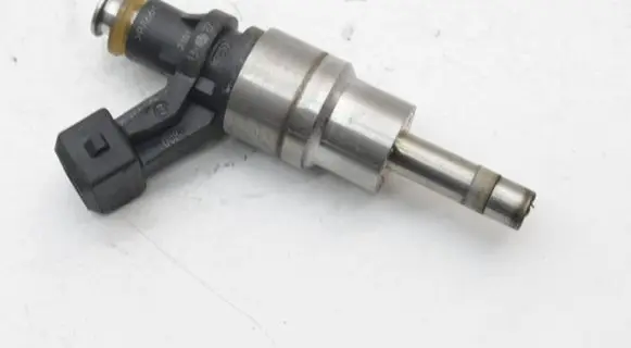BMW 7 E65 E66 Fuel injector 7512081