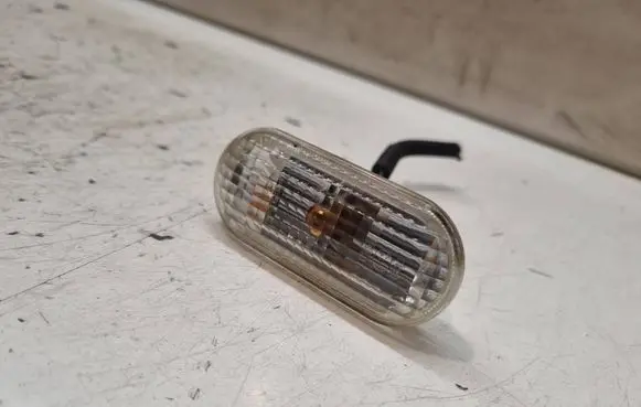 Ford Focus C-MAX Front fender indicator light 4M5A13K309AA