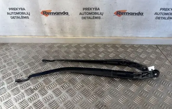 Toyota Auris E180 Front wiper blade arm