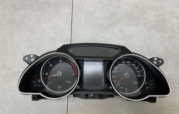 Audi A5 8T 8F Speedometer (instrument cluster) 8T0920983M