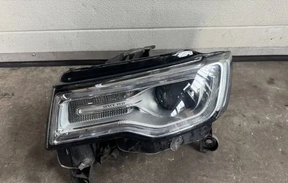 Jeep Grand Cherokee Headlight/headlamp 68289239AG