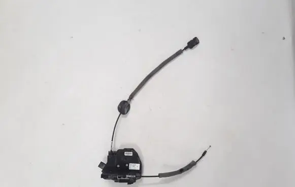 Renault Captur Rear door lock 825012422R