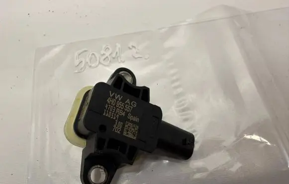 Audi A6 C7 Airbag deployment crash/impact sensor 4H0955557 110519 4703RB4