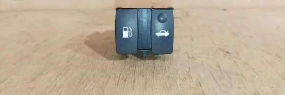 Lexus IS 220D-250-350 Fuel tank opening switch 15A990
