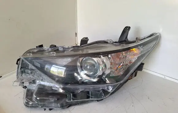 Toyota Auris E180 Headlight/headlamp 8115002K30 90070908