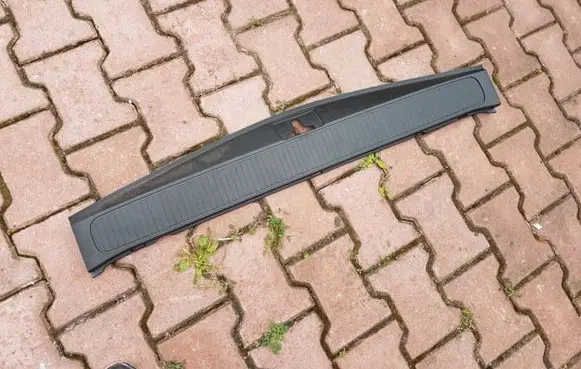 Trunk/boot sill cover protection