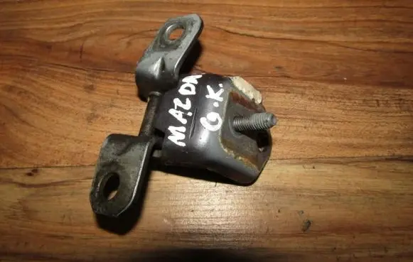 Mazda 3 I Rear door lower hinge
