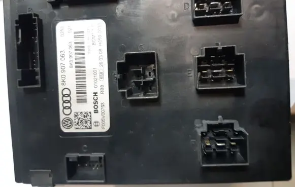 Audi A4 S4 B8 8K Comfort/convenience module 8K0907063 F005V00753