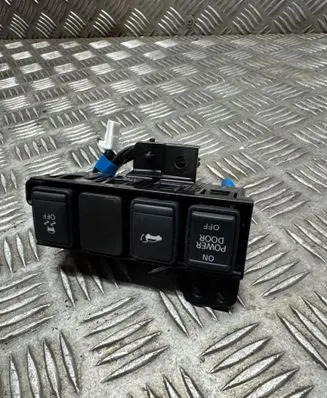 Nissan X-Trail T32 Tailgate opening switch 083491A
