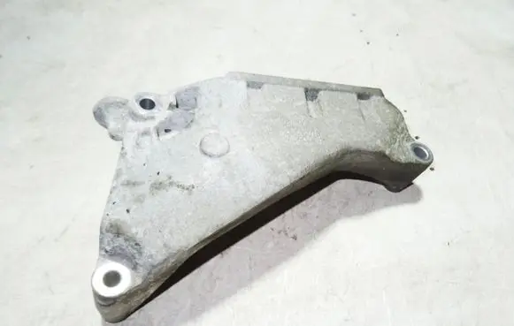 Volkswagen Transporter - Caravelle T5 Engine mounting bracket 03L199207B