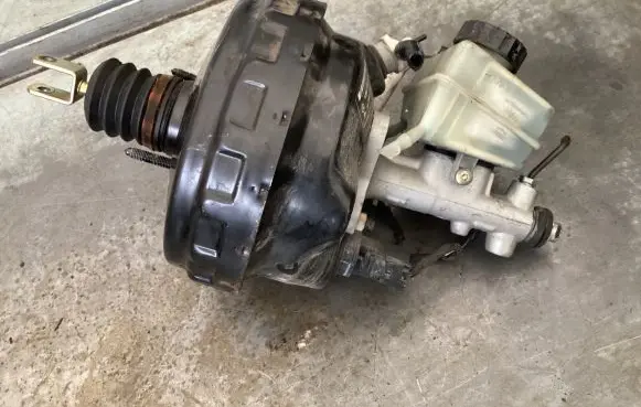 Mercedes-Benz C W203 Brake booster A0054304730 03784920014