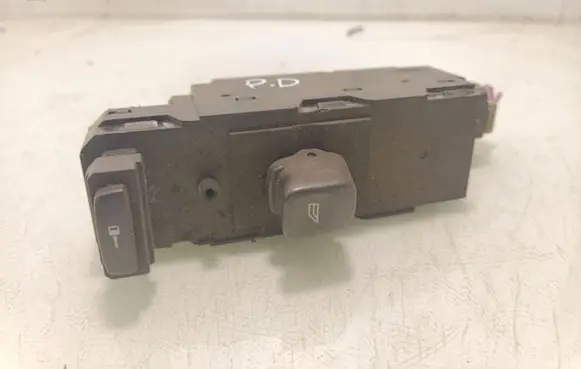 Volvo S60 Electric window control switch 8682950