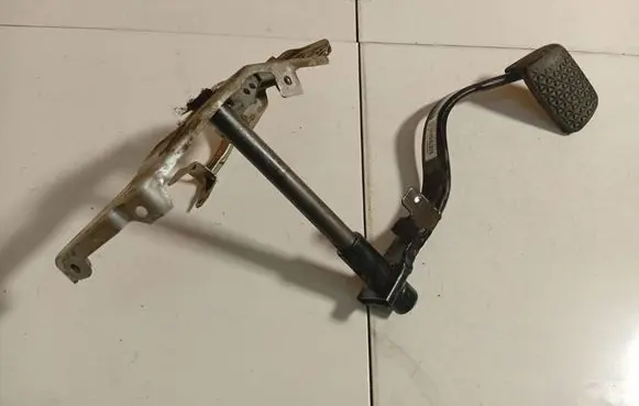 Opel Vectra C Clutch pedal 24401315