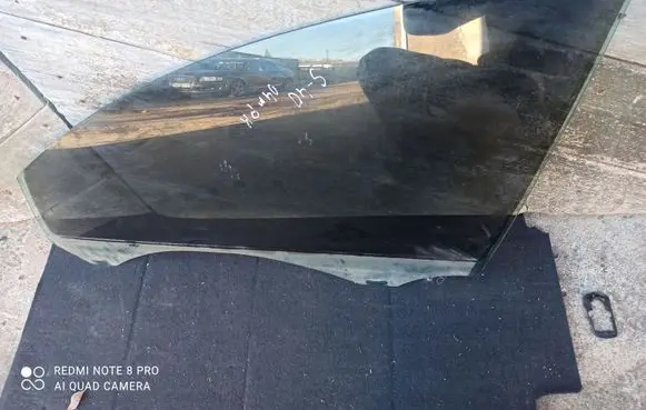 Volvo S40 Front door window glass four-door