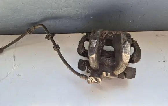 Opel Combo E Front brake caliper
