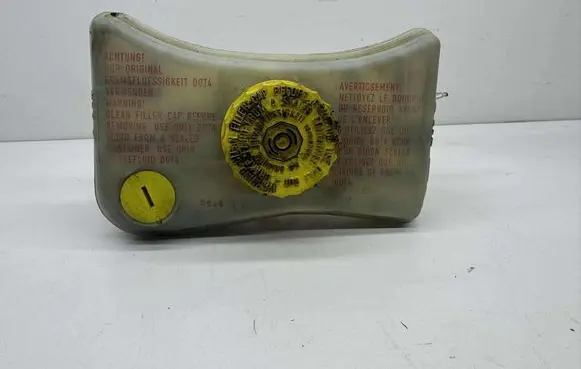 Audi A6 S6 C6 4F Brake fluid reservoir 8E0611301E