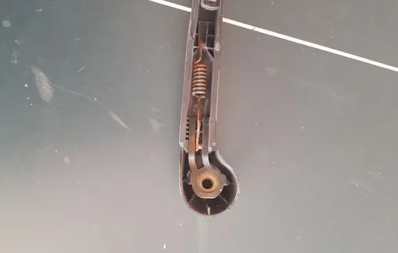Volkswagen Caddy Rear wiper blade arm