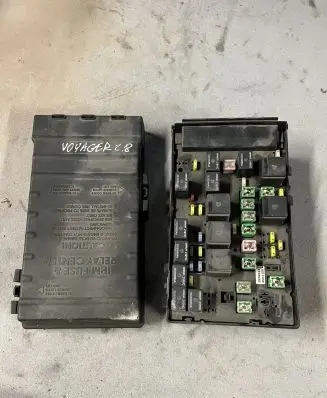 Chrysler Grand Voyager IV Fuse module P05144509AF 10020AU 220600101