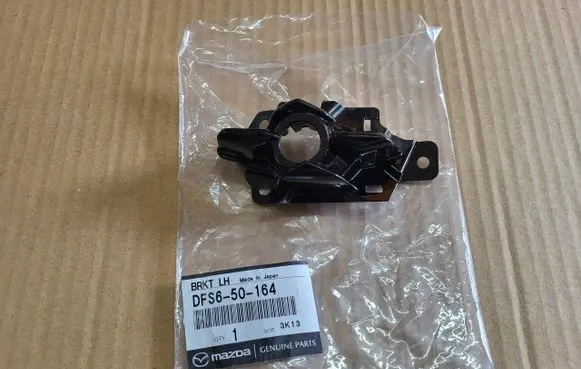 Mazda CX-30 Headlight/headlamp mounting bracket DFS650164cx30