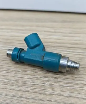 Volvo XC90 Fuel injector 025078112
