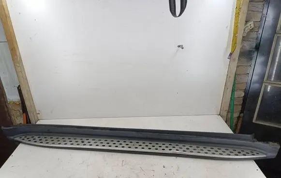 Mercedes-Benz GL X164 Sill A1646902075