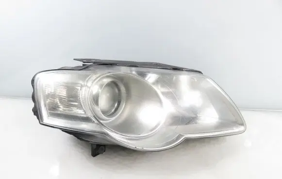 Volkswagen PASSAT B6 Headlight/headlamp 