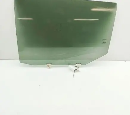 Mitsubishi L200 Rear door window glass 5736A835