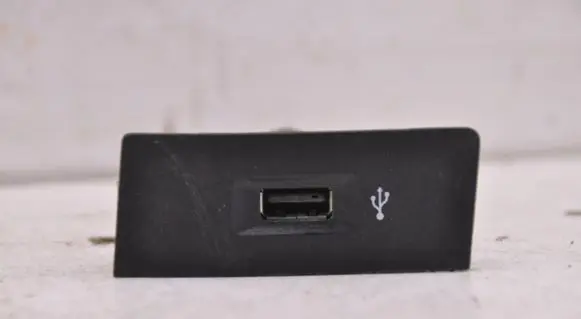 Volkswagen Transporter - Caravelle T6 USB socket connector 5Q0035726N