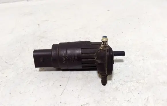 Skoda Octavia Mk2 (1Z) Windscreen/windshield washer pump 1K6955651