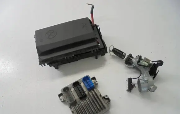 Opel Zafira C Engine control unit/module 12673225 12668991 86AB98K27037JEKG