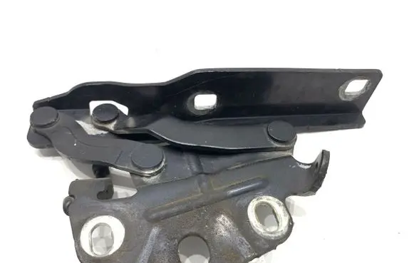 Engine bonnet/hood hinges
