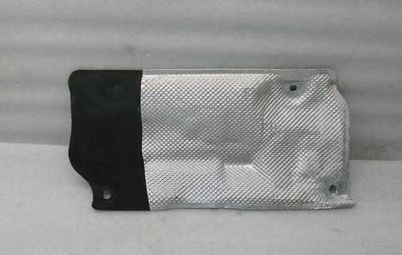 Engine bonnet/hood sound/heat insulation