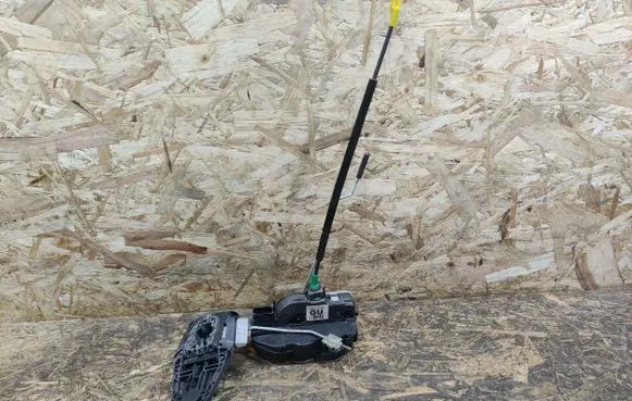 Chevrolet Cruze Rear door lock 13503808