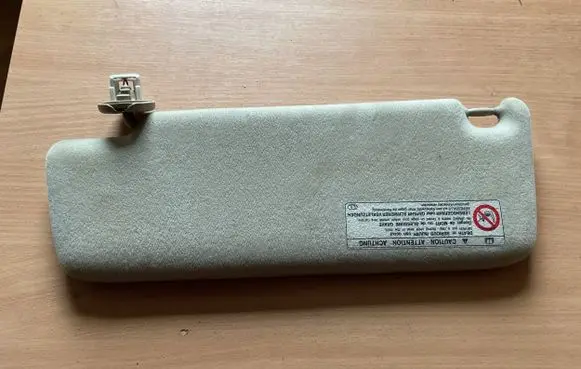 Toyota Land Cruiser (J120) Sun visor