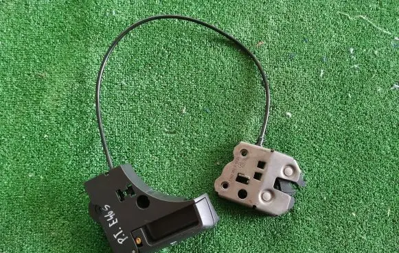 BMW 3 E46 Seat back rest lock catch 8209036