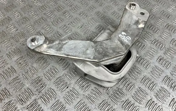 Volkswagen PASSAT B9 Engine mount bracket 5QS199262B