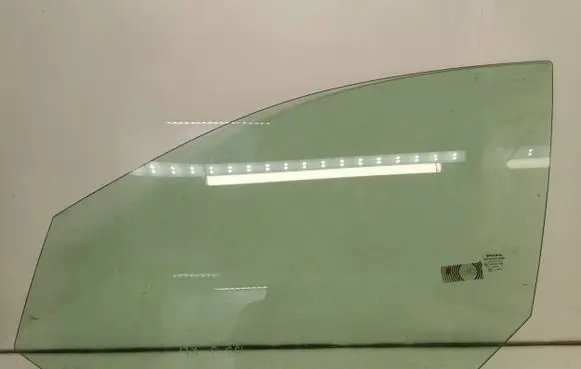 Volvo XC70 Front door window glass four-door 43r001106 dot57m53as2 E000186