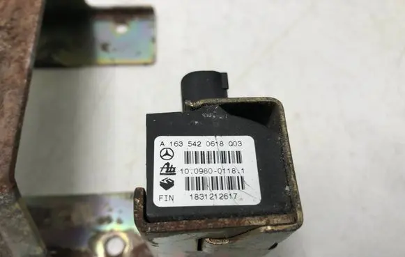 Mercedes-Benz ML W163 ESP acceleration yaw rate sensor A1635420618 1831212617 10098001181