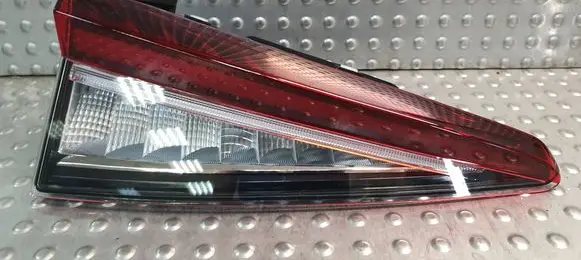 Skoda Enyaq iV Tailgate rear/tail lights S26372404 5LG945307B